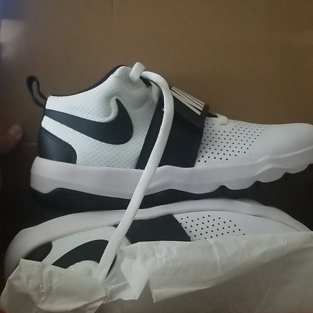 Boys Nike shoes 5.5